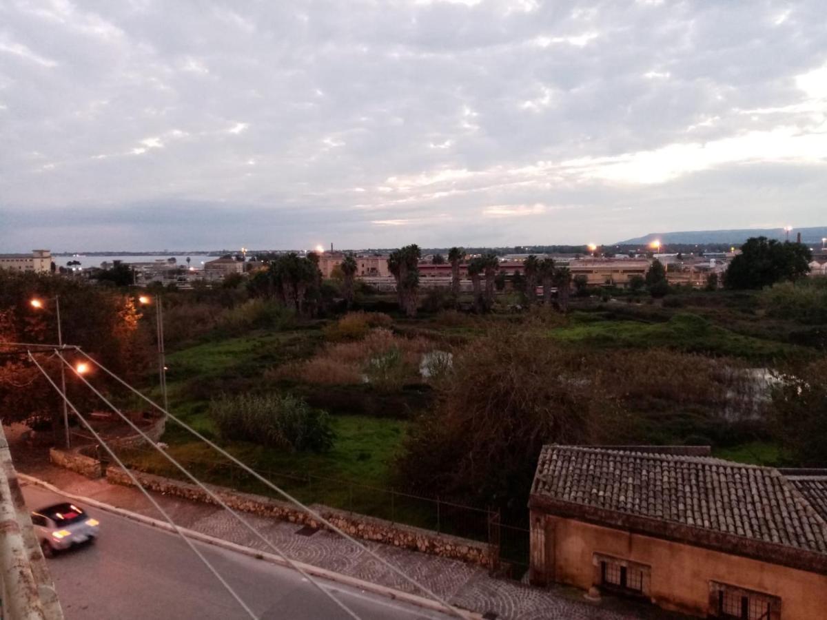 Lo Scorcio Della Neapolis Accogliente Appartamento Pressi Parco Neapolis シラクーサ エクステリア 写真